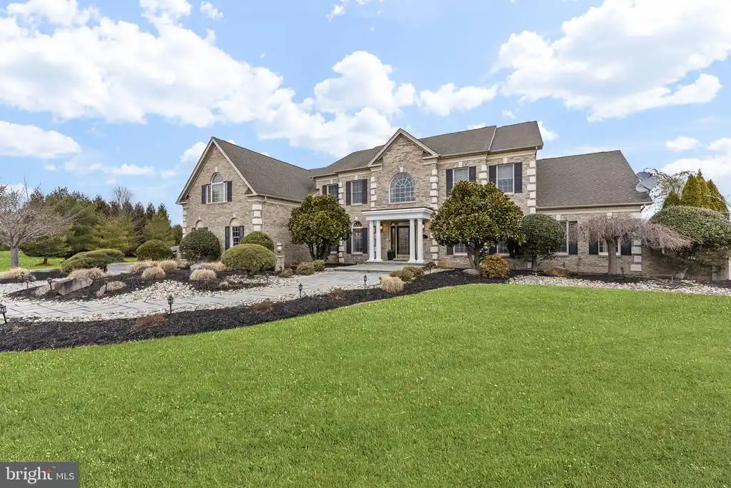 Truly Exceptional Residence in a Prestigious Community