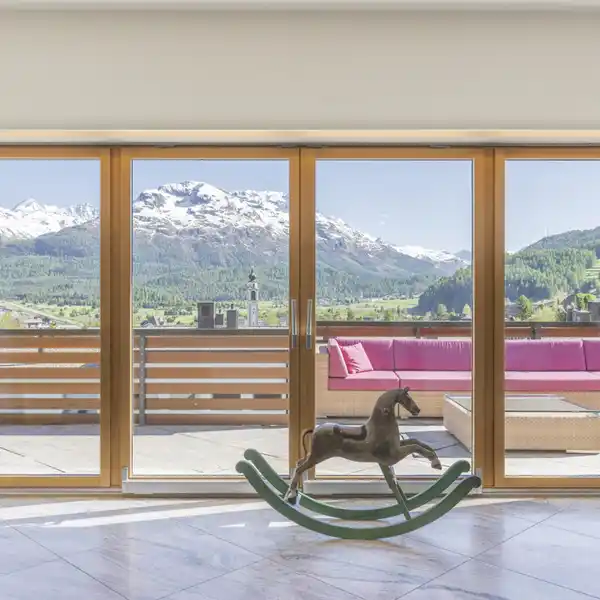 SAMEDAN: EXCLUSIVE HOLIDAY APARTMENT WITH LARGE TERRACE AND PANORAMIC VIEWS OF THE BERNINA RANGE
