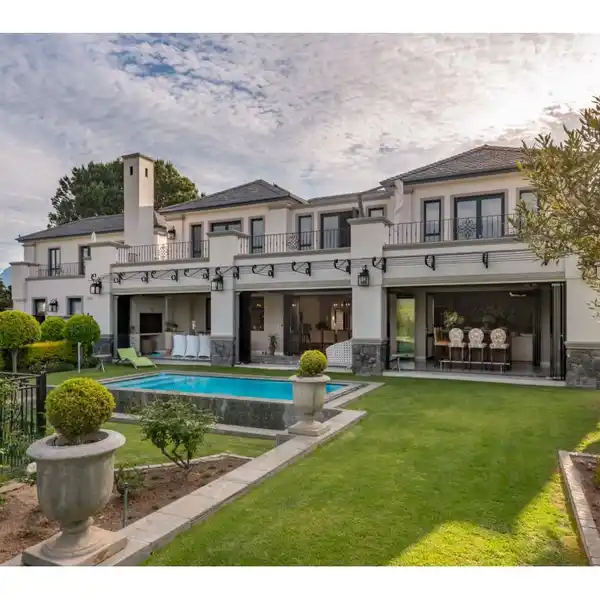 ELEGANCE SURROUNDED BY NATURAL BEAUTY