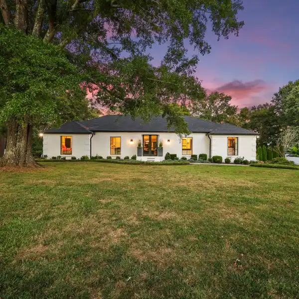 BRAND-NEW LUXURY FEEL WITH POOL AND POOL HOUSE