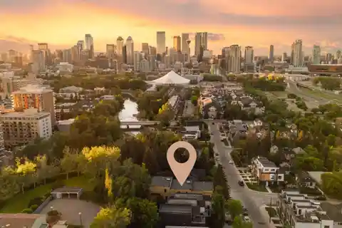 Modern-Traditional Elegance in Iconic River Community