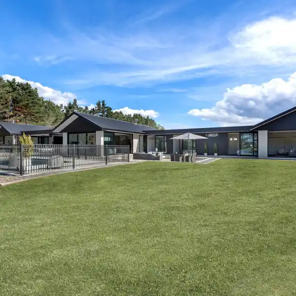 LUXURY LIVING IN A COUNTRYSIDE SETTING
