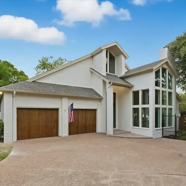 ELEGANT GATED RETREAT WITH MODERN RENOVATIONS