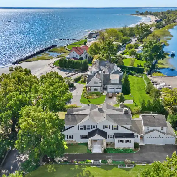 DISTINGUISHED STONE AND SHINGLE CLASSIC