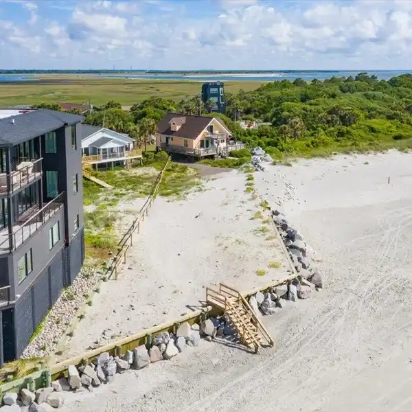 OCEAN FRONT LOT ADJACENT TO THE LIGHTHOUSE INLET PRESERVE