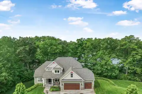 Luxury Living on Huellmantel Lake