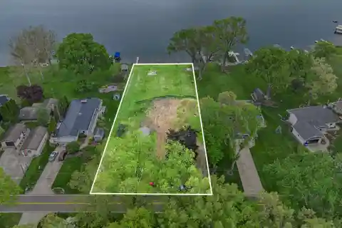 Prime Frontage on Baldwin Lake