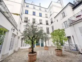 Charming 19th-century Apartment with Courtyard Views
