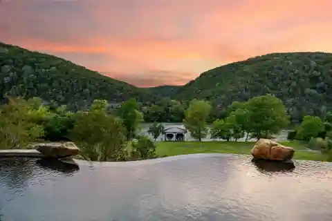 Modern Luxury Residence in Prestigious Lake Austin Enclave