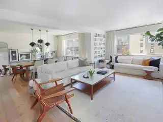 Meticulously Renovated High-Floor Corner Apartment