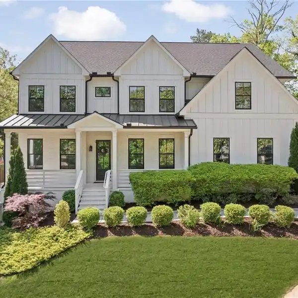 BRIGHT AND AIRY NEWER CONSTRUCTION IN BROOKHAVEN