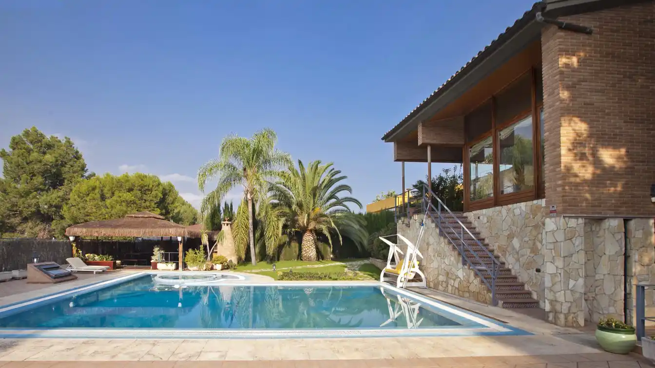 Unique Estate in Santa Apolonia