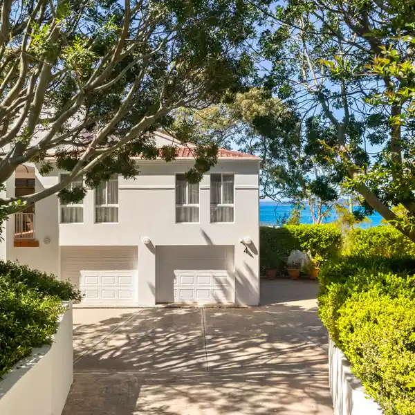 MAGNIFICENT WATERFRONT RESIDENCE