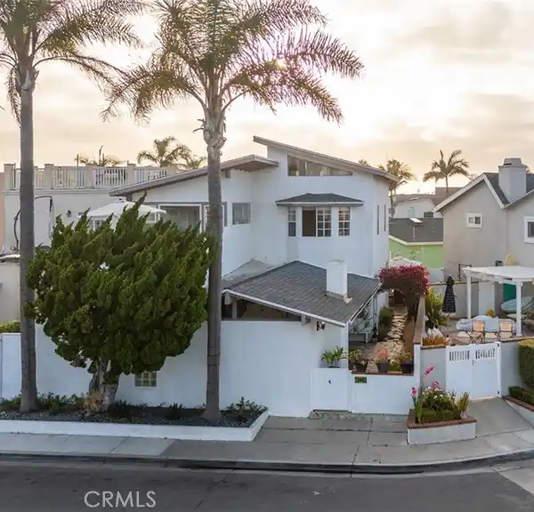 SPACIOUS HOME IN COVETED NEWPORT SHORES