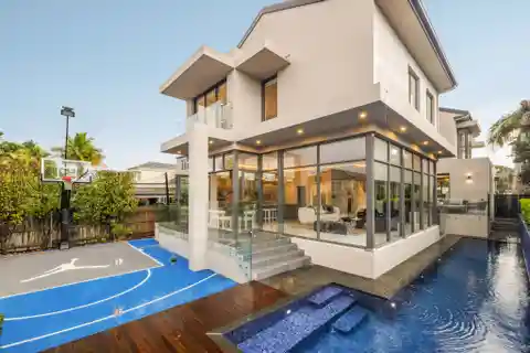 Impeccable Modern Residence