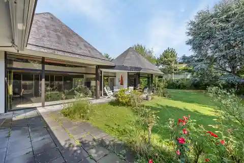 Exceptional Bungalow with Expansion Potential on a Dream Plot