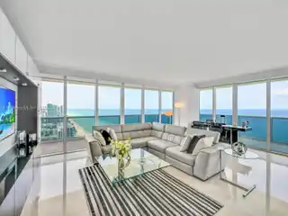 Elegant Coastal Escape on the 38th Floor