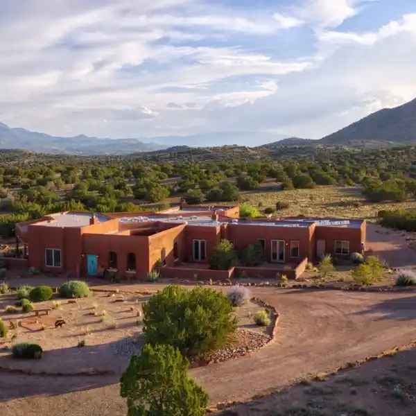 LUXURIOUS SINGLE-LEVEL HOME IN SILVER HILLS RANCH