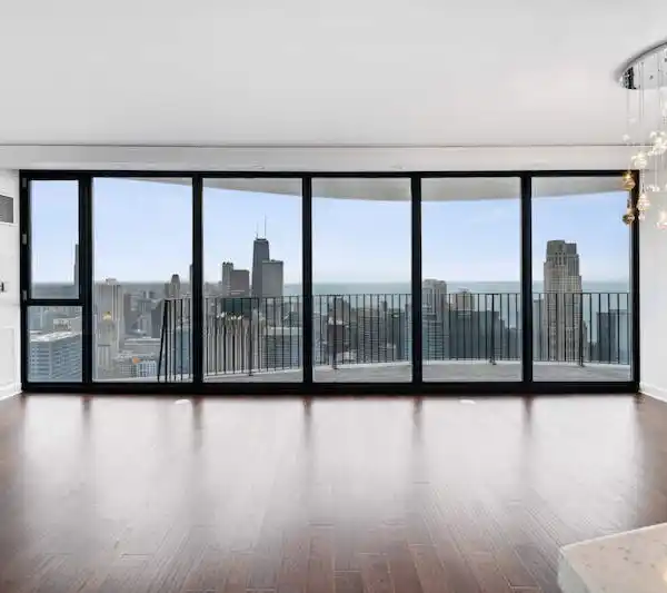 SPECTACULAR RESIDENCE AT AQUA