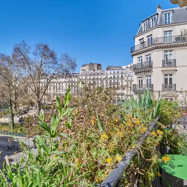 BRIGHT APARTMENT IN PERFECT CONDITION