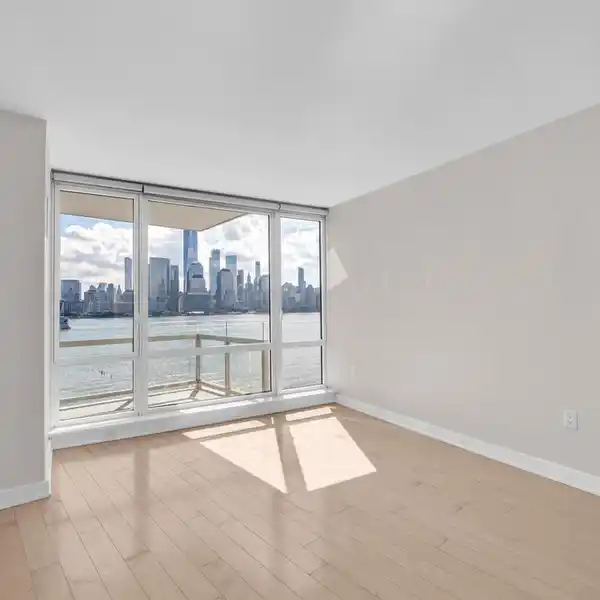 PANORAMIC MANHATTAN VIEWS FROM HUDSON’S CRYSTAL POINT
