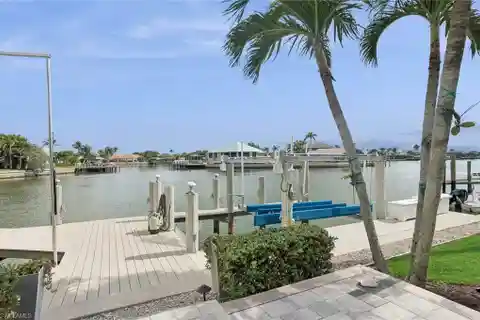 Gorgeous Open Plan Waterfront Home