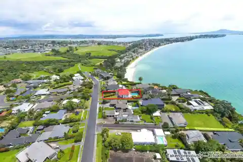 Fantastic Opportunity on Prestigious Bleakhouse Road