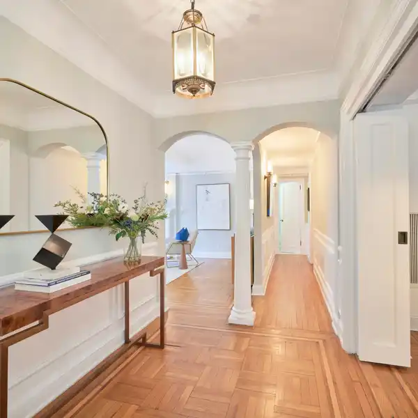BEAUTIFUL 5-ROOM PARK AVENUE CONDOMINIUM RESIDENCE