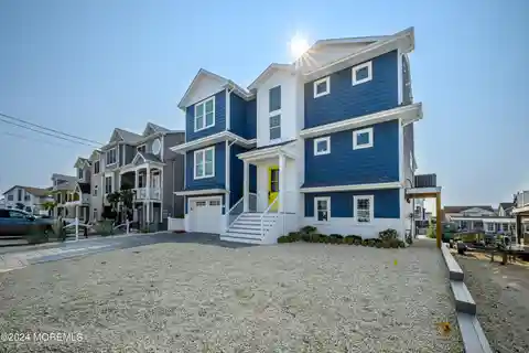 Brand-new Coastal Home with Stunning Water Views