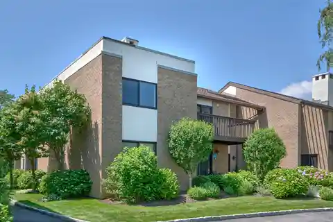 Bright Residence at Water's Edge