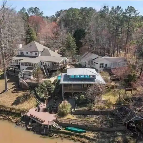 BEAUTIFUL HOME WITH GUEST HOUSE ON 3.5 ACRES