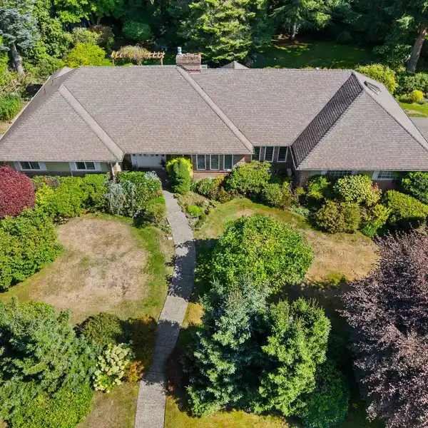 RARE SPRAWLING RANCHER WITH LOFT