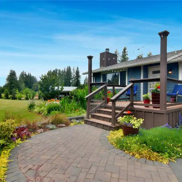 PRIVATE FIVE-ACRE EQUESTRIAN PROPERTY