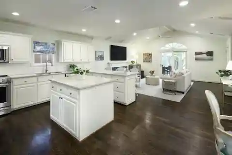 Move-In Ready Traditional in University Park