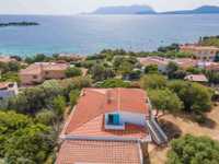 CHARM-FILLED PITTULONGU RETREAT WITH VIEWS OF THE WATER