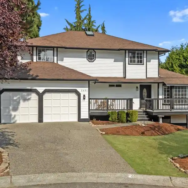 RARE FLEXIBILITY IN A DESIRABLE LOCATION