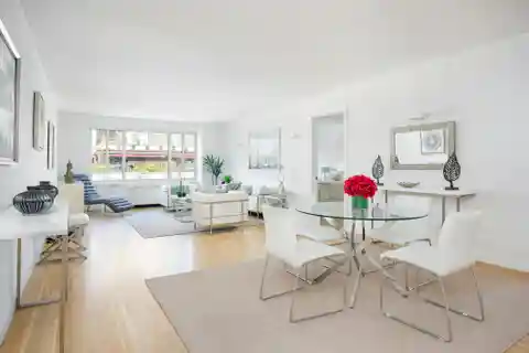 Mint Sun-Flooded Home with Balcony