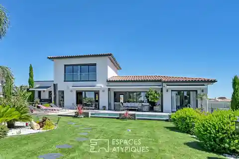 Elegant and Refined Contemporary Villa
