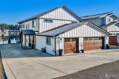 Custom-built Waterfront Gem