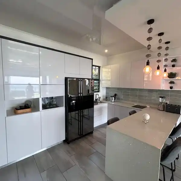 MODERN ELEGANCE WITH VERSATILITY