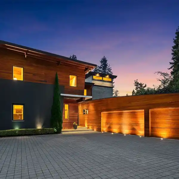 MODERN ARCHITECTURAL MASTERPIECE WITH COMMANDING VIEWS