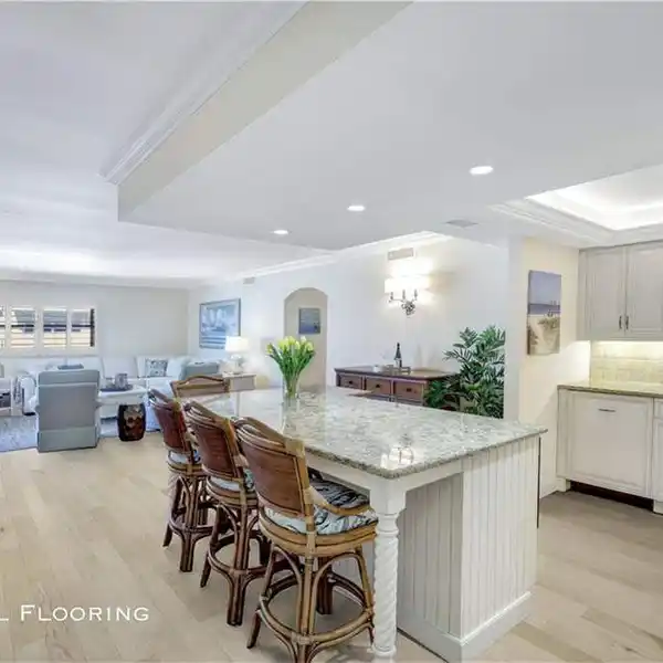 BEAUTIFUL GULF-FRONT RESIDENCE ON THE MIRACLE MILE
