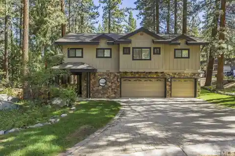 Modern Comforts Amidst Tahoe’s Tranquil Beauty