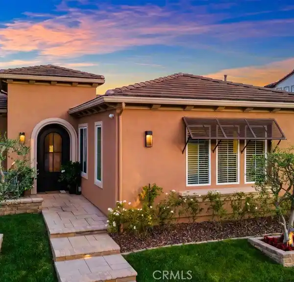 LAVISH RETREAT WITH PANORAMIC MOUNTAIN VIEWS