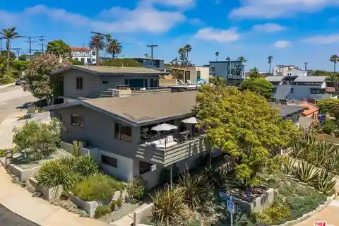 Exceptional Residence in the Hills of Playa Del Rey