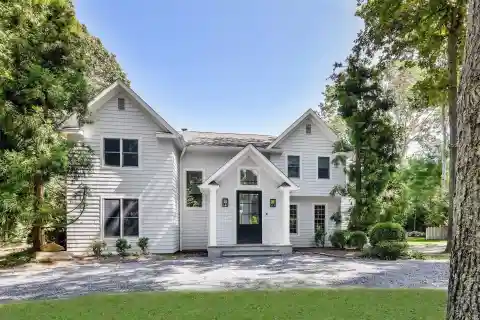 Stunning Residence for Rent on over an Acre