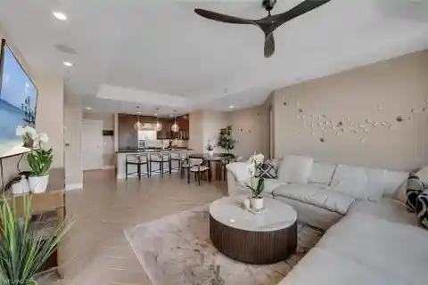Beautiful Mercato Condominium