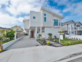 Beautifully Crafted Detached Townhome