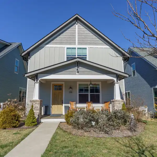 LOVELY ARTS AND CRAFTS HOME IN AN IDEAL LOCATION