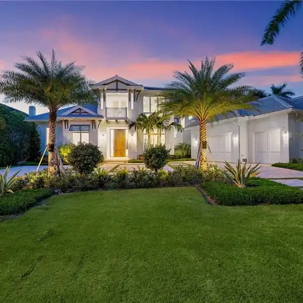 STUNNING WATERFRONT RESIDENCE